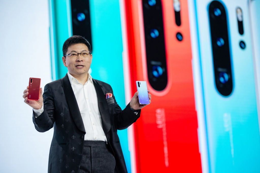 Huawei ahead of Apple in Q1 2019 smartphone shipments – CNBC