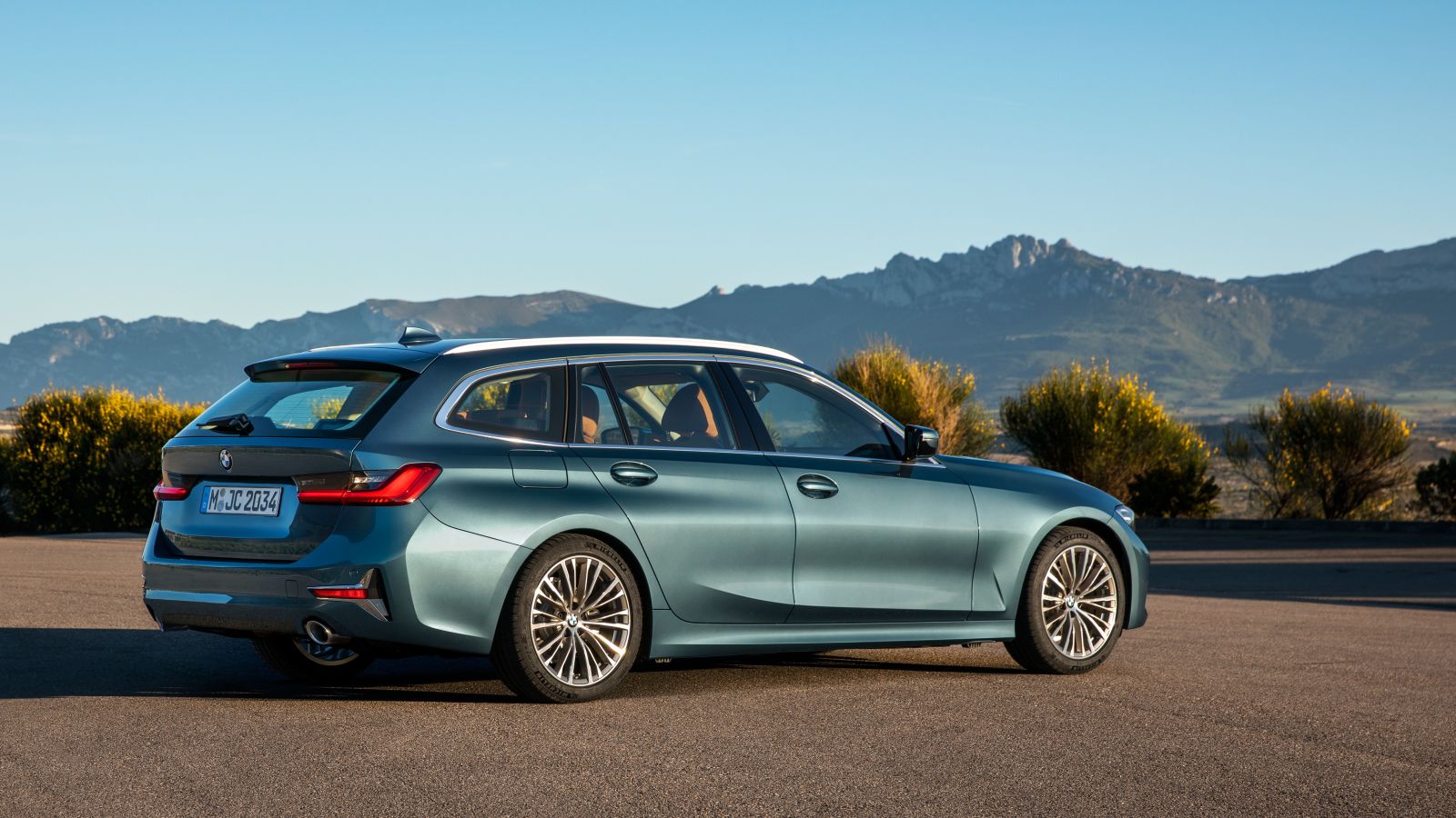 BMW Would Like You to Know About the 3 Series Wagon's Greatest Feature