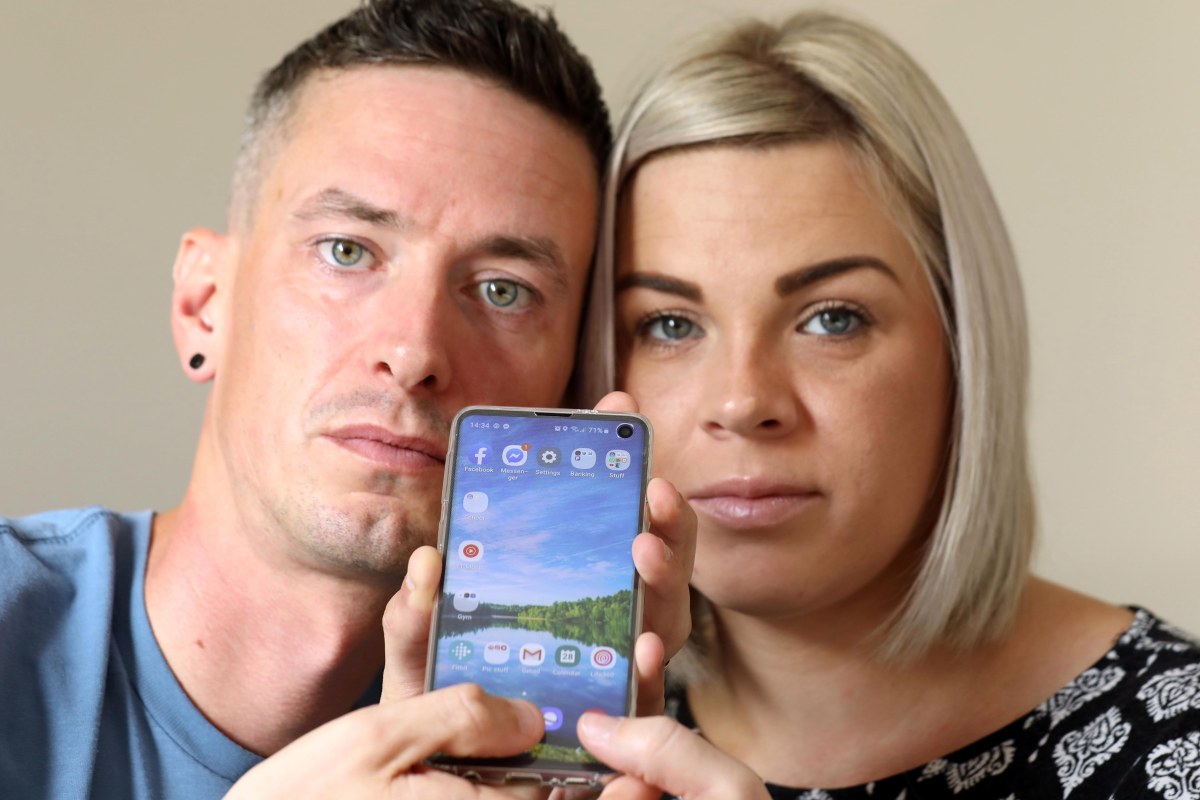 Mum discovers anyone could access her information on her Samsung Galaxy S10 after fitting £2.70 screen – The Sun