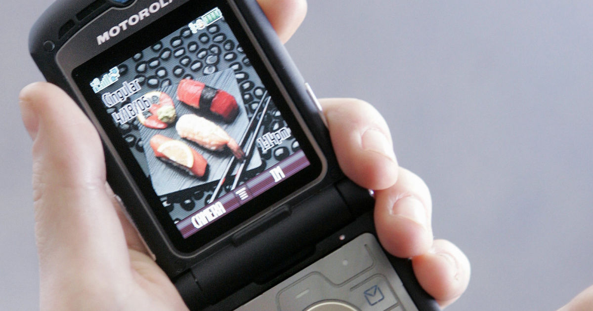 Motorola invite hints at a ‘reinvented’ RAZR – Engadget