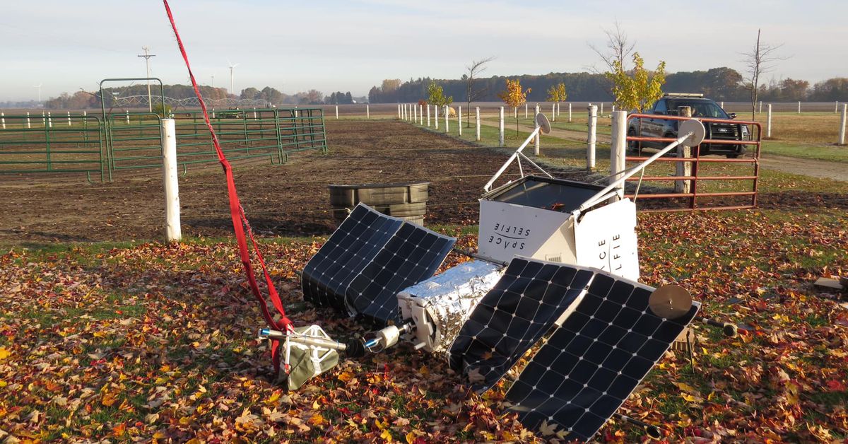 Samsung’s ‘space selfie’ balloon crash-lands on Michigan farm – The Verge